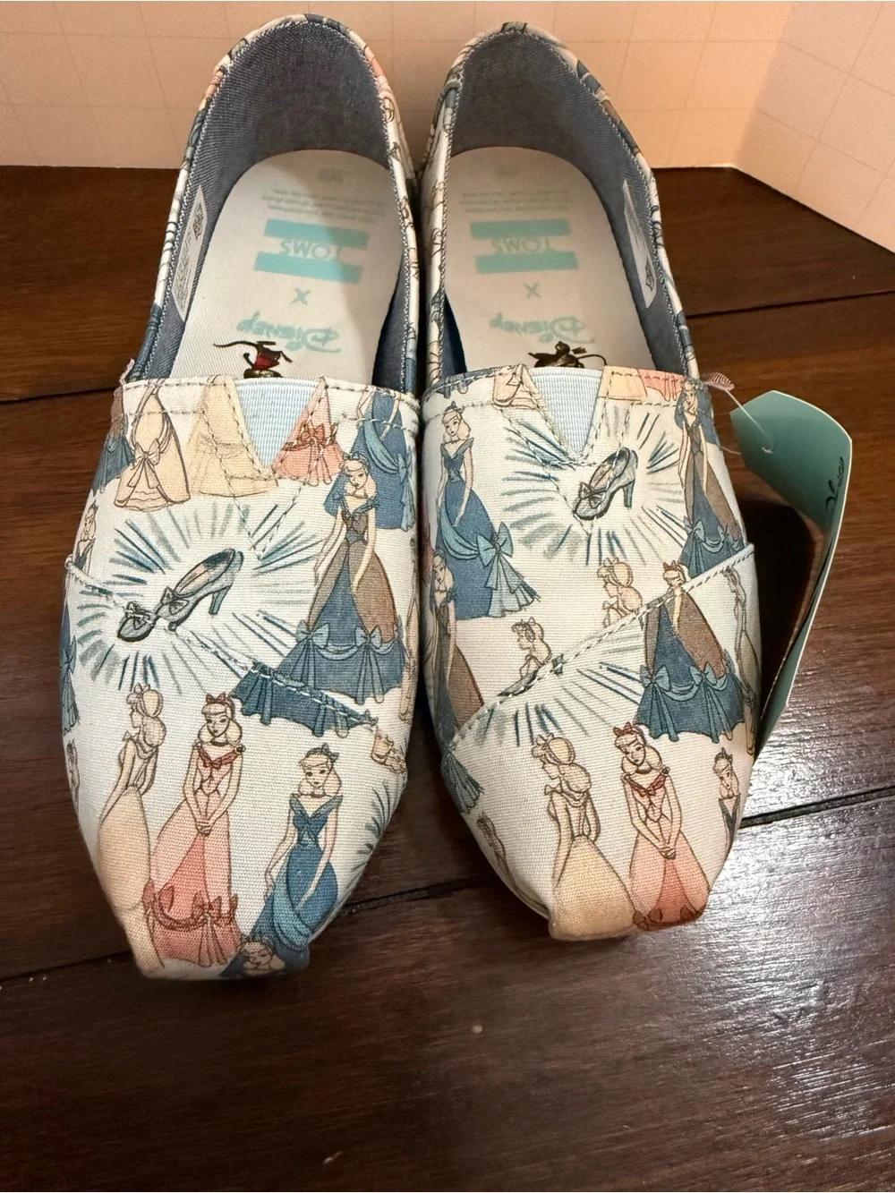 RARE! NEW TOMS Disney Classic Canvas Slip On Womens Blue Cinderella US Size 6